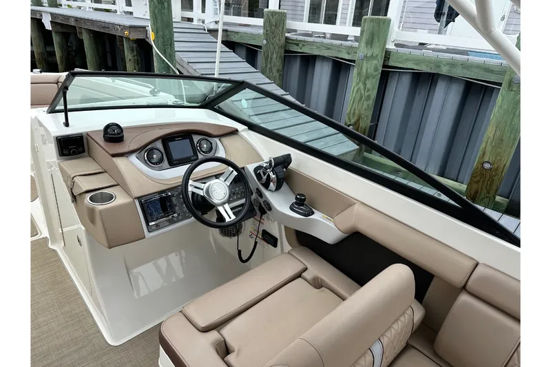 Slide: The Image of Sea Ray SDX 290 Outboard 2017 - 29