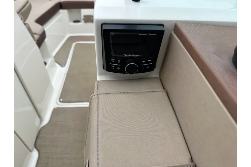 Slide: The Image of Sea Ray SDX 290 Outboard 2017 - 51