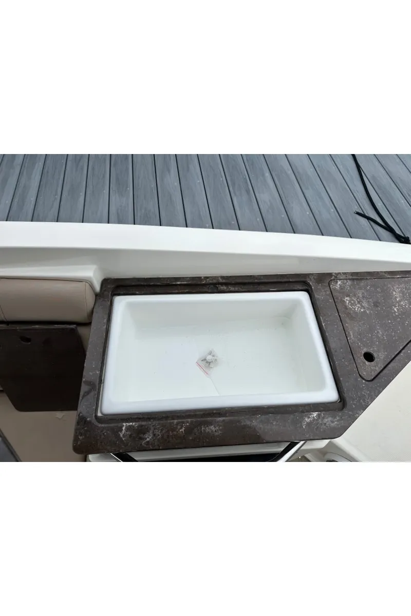 Slide: The Image of Sea Ray SDX 290 Outboard 2017 - 25