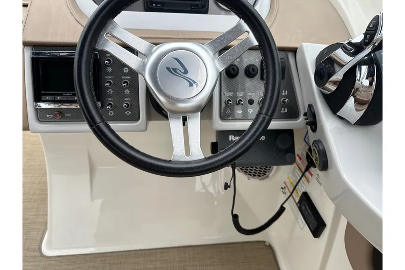 Slide: The Image of Sea Ray SDX 290 Outboard 2017 - 35