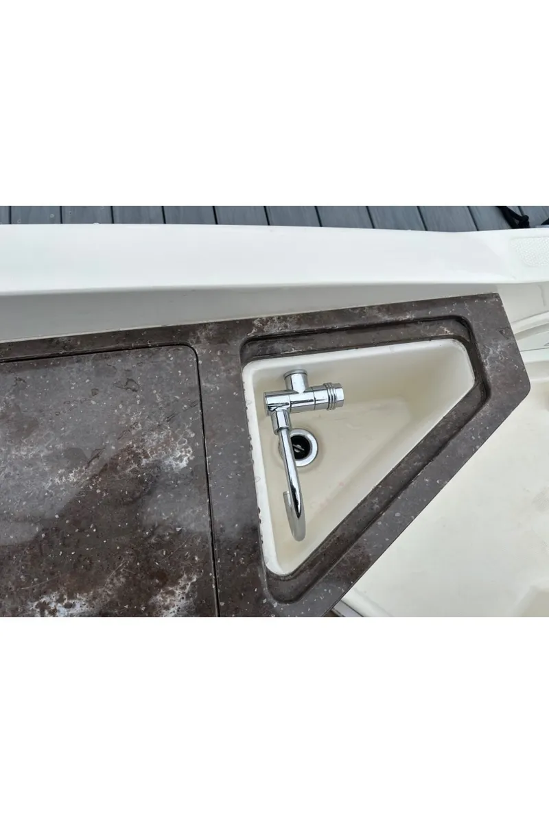 Slide: The Image of Sea Ray SDX 290 Outboard 2017 - 26