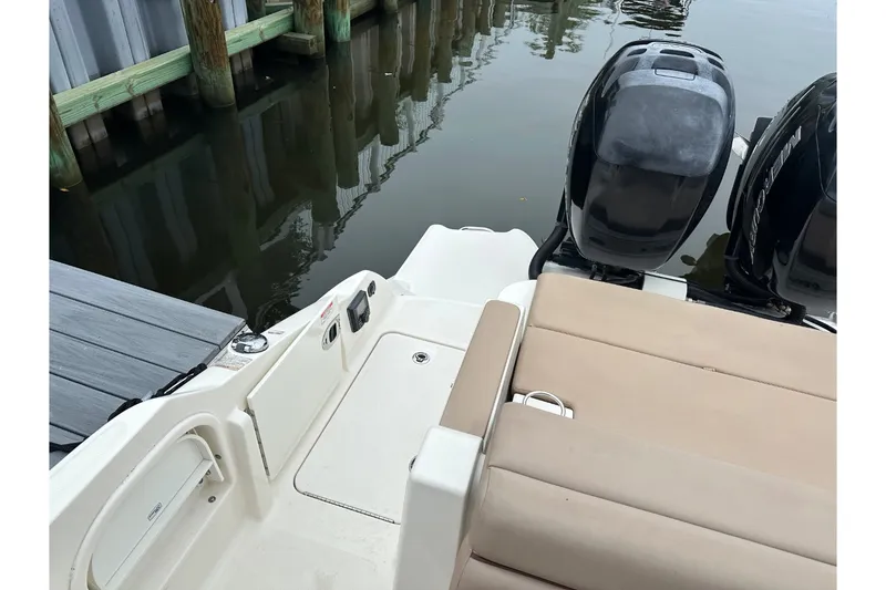 Slide: The Image of Sea Ray SDX 290 Outboard 2017 - 16