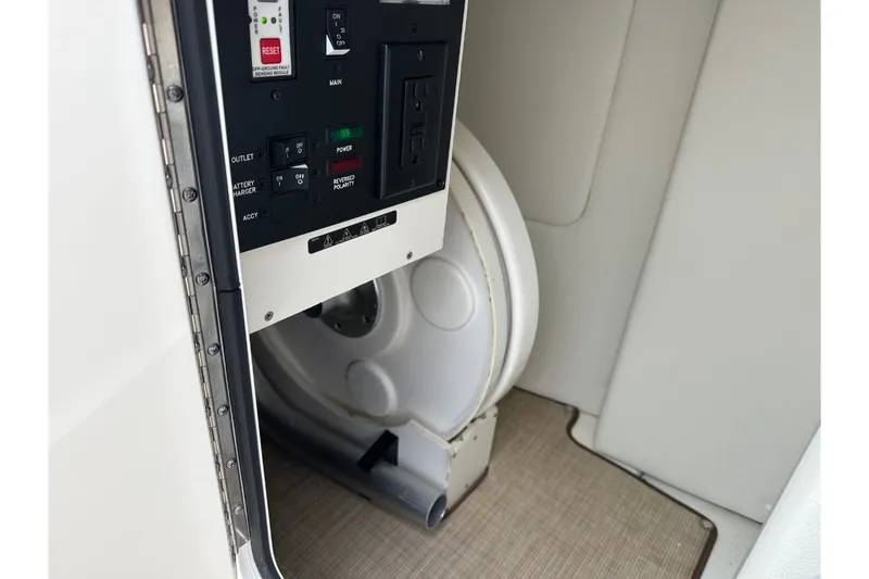 Slide: The Image of Sea Ray SDX 290 Outboard 2017 - 50