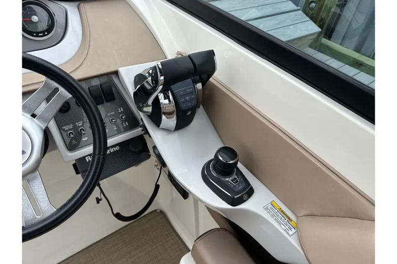 Slide: The Image of Sea Ray SDX 290 Outboard 2017 - 36
