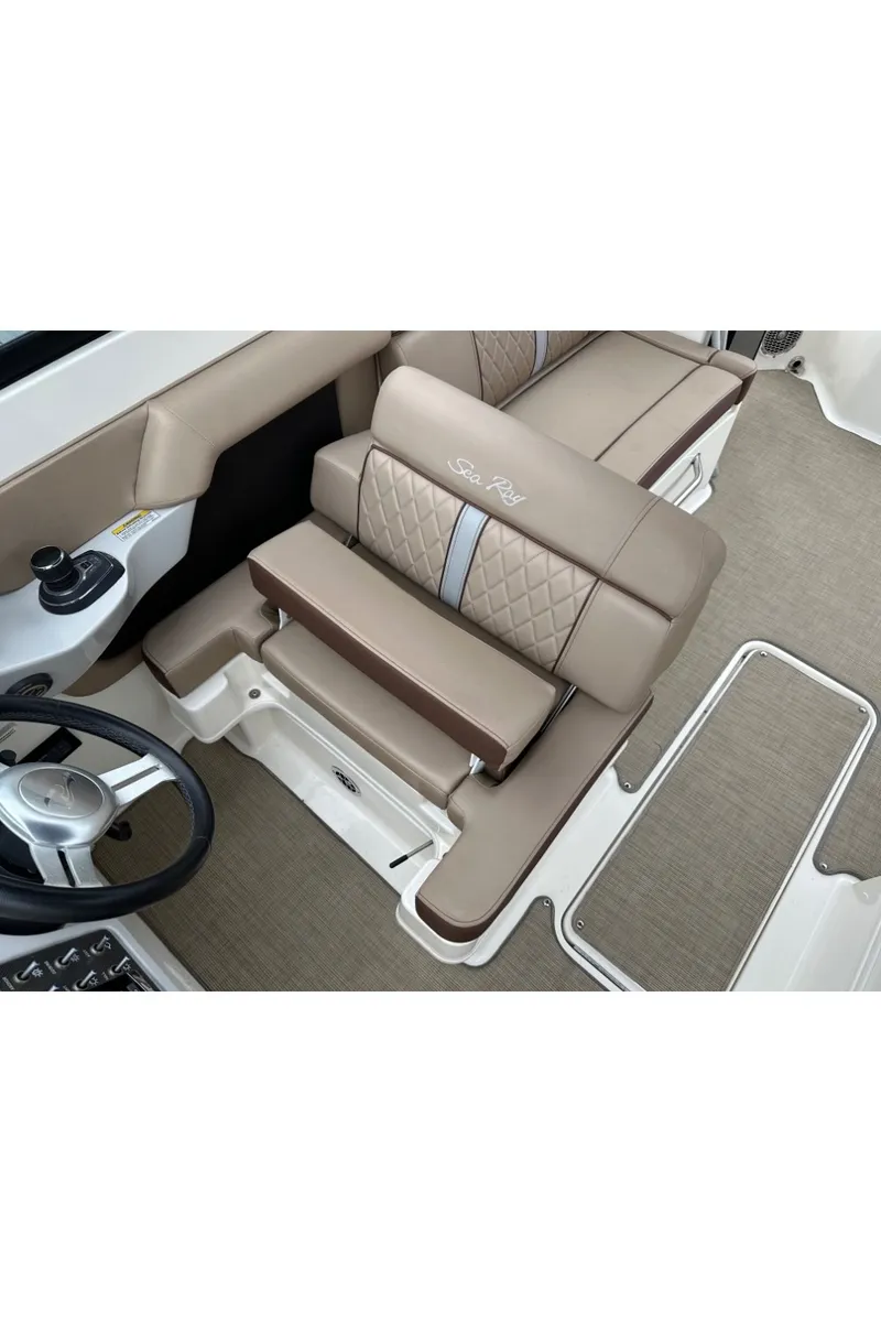 Slide: The Image of Sea Ray SDX 290 Outboard 2017 - 27