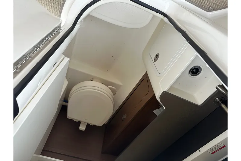 Slide: The Image of Sea Ray SDX 290 Outboard 2017 - 40