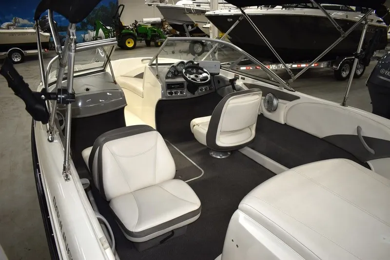 Slide: The Image of Bayliner Bowrider 185 2010 - 10