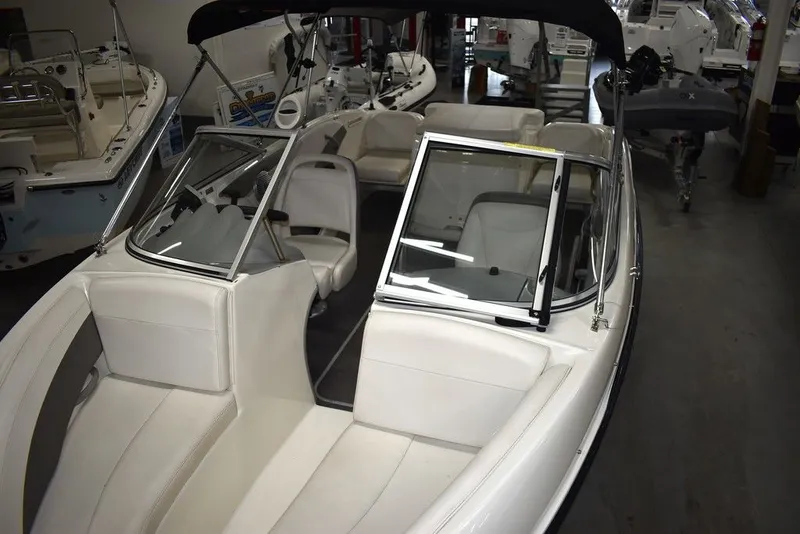 Slide: The Image of Bayliner Bowrider 185 2010 - 13