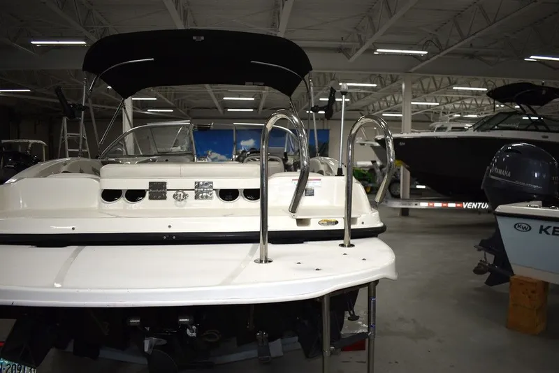 Slide: The Image of Bayliner Bowrider 185 2010 - 16