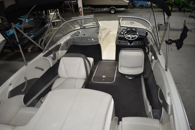 Slide: The Image of Bayliner Bowrider 185 2010 - 18