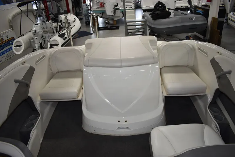 Slide: The Image of Bayliner Bowrider 185 2010 - 19