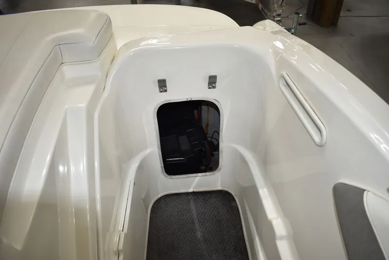 Slide: The Image of Bayliner Bowrider 185 2010 - 22