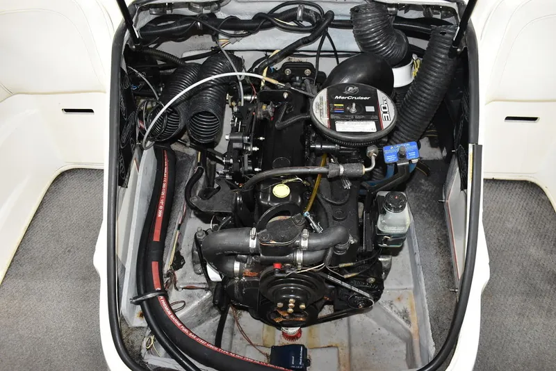 Slide: The Image of Bayliner Bowrider 185 2010 - 28