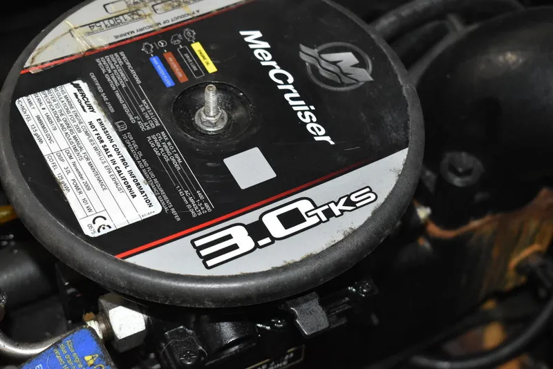 Slide: The Image of Bayliner Bowrider 185 2010 - 29