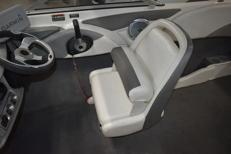 Slide: The Image of Bayliner Bowrider 185 2010 - 34