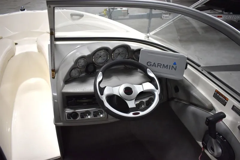 Slide: The Image of Bayliner Bowrider 185 2010 - 35