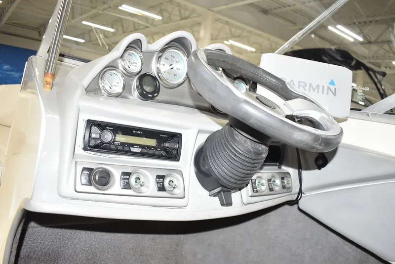 Slide: The Image of Bayliner Bowrider 185 2010 - 36