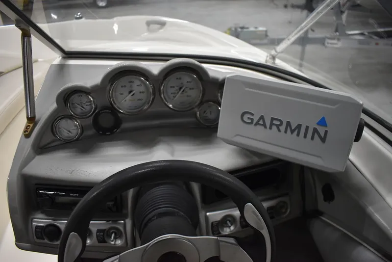 Slide: The Image of Bayliner Bowrider 185 2010 - 39