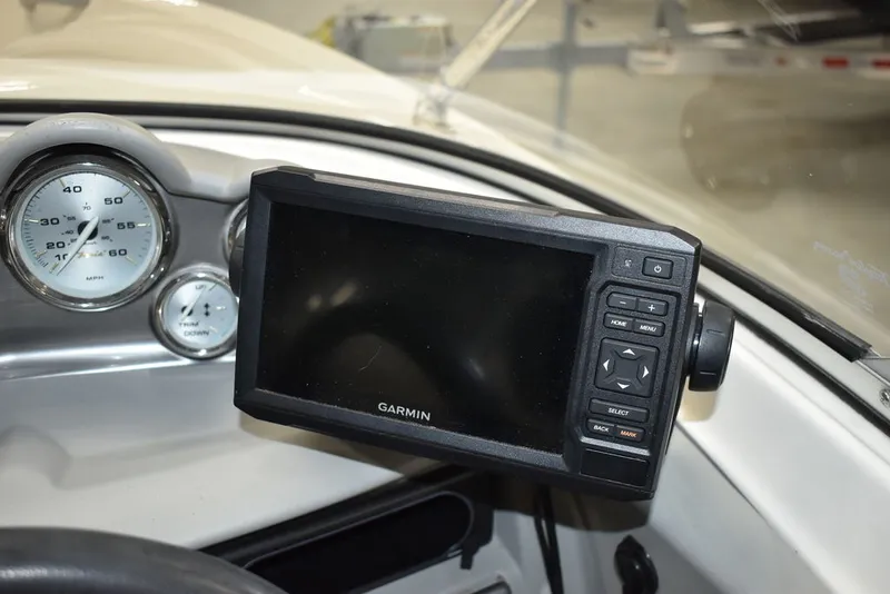 Slide: The Image of Bayliner Bowrider 185 2010 - 40