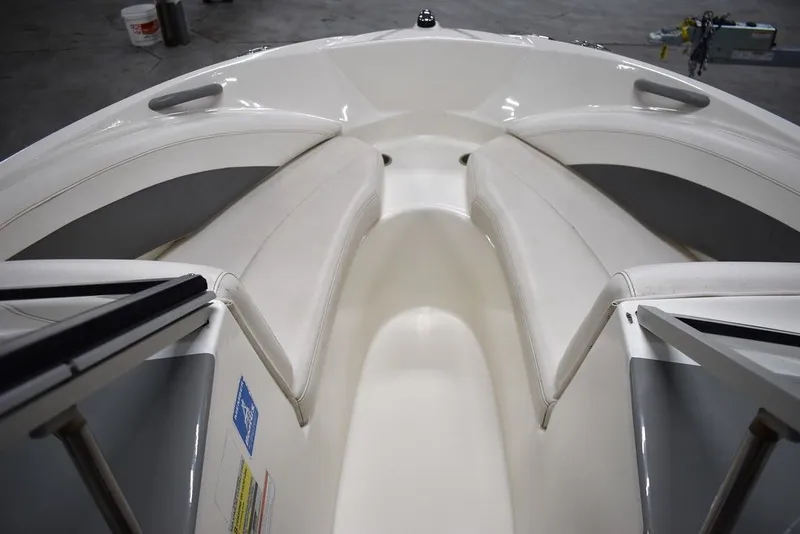 Slide: The Image of Bayliner Bowrider 185 2010 - 46