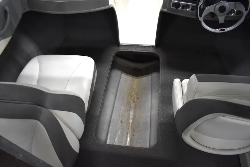 Slide: The Image of Bayliner Bowrider 185 2010 - 49