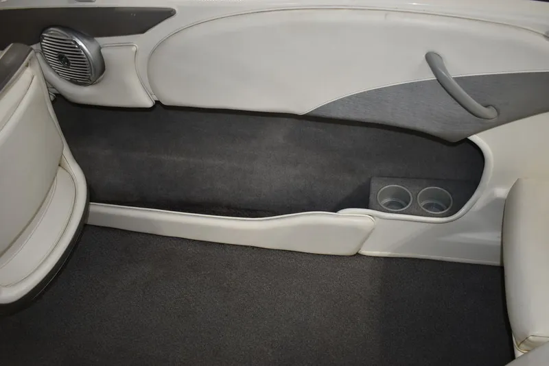 Slide: The Image of Bayliner Bowrider 185 2010 - 50