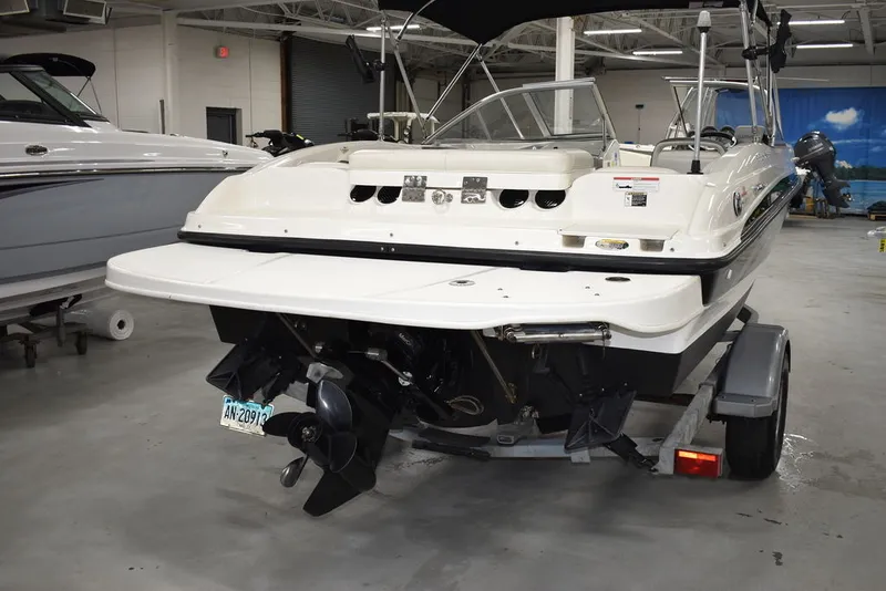 Slide: The Image of Bayliner Bowrider 185 2010 - 6