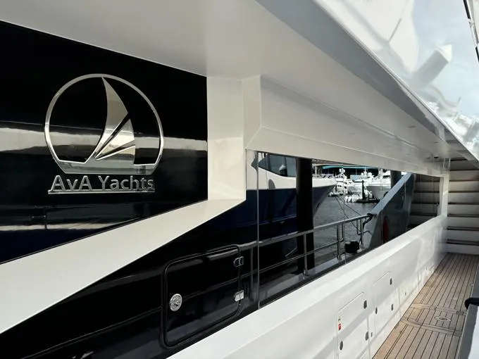 Slide: The Image of Side Deck - 112