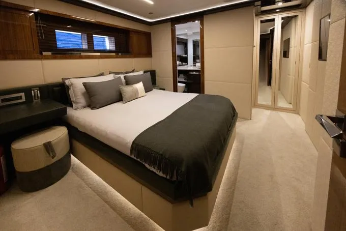 Slide: The Image of Stbd Queen Cabin - 46