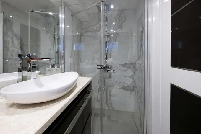 Slide: The Image of Stbd Queen Cabin Shower - 48
