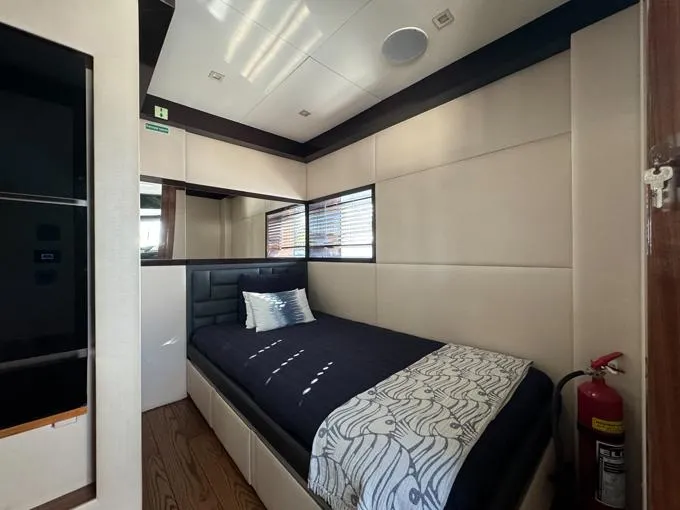Slide: The Image of Captain's Cabin - 62