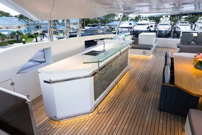 Slide: The Image of Flybridge Deck, Bar - 67