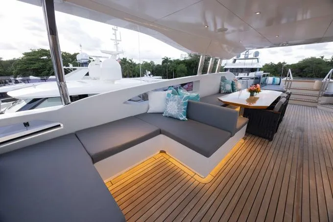 Slide: The Image of Flybridge Deck Seating - 71