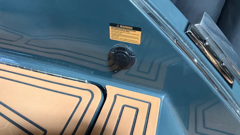 Slide: The Image of Cobalt R8 SURF 2027 - 19