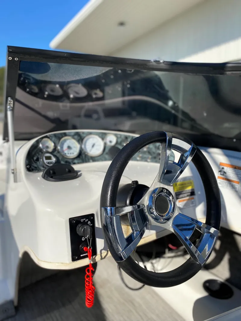 Slide: The Image of Steering console of a 2019 Caravelle 19 EBo Bowrider boat. - 16