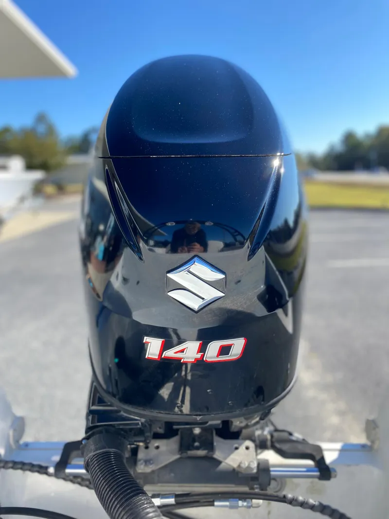 Slide: The Image of 2019 Caravelle 19 EBo Bowrider with Suzuki 140 outboard motor. - 22