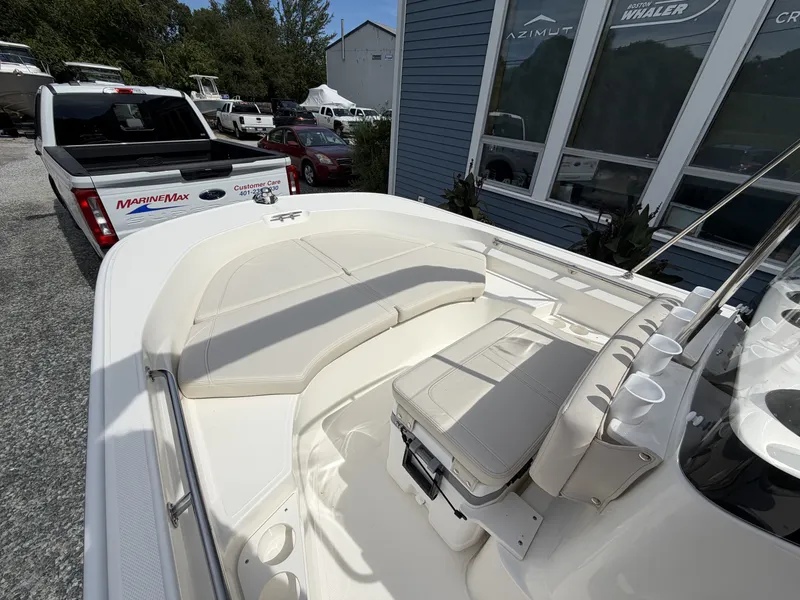 Slide: The Image of Boston Whaler 170 Montauk 2027 - 10