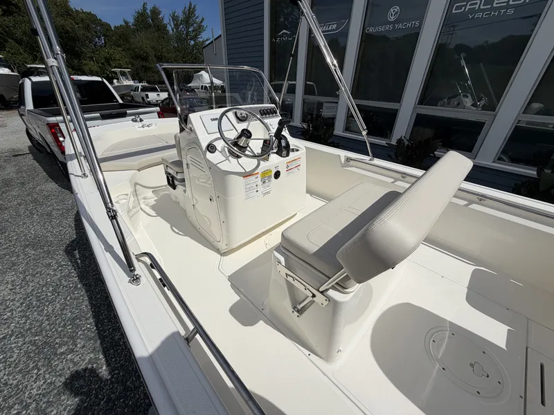 Slide: The Image of Boston Whaler 170 Montauk 2027 - 4