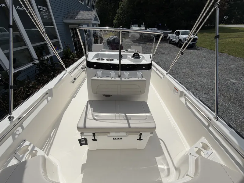 Slide: The Image of Boston Whaler 190 Montauk 2027 - 12