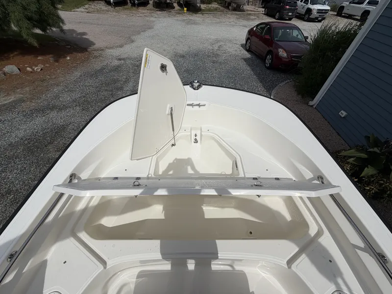 Slide: The Image of Boston Whaler 190 Montauk 2027 - 15