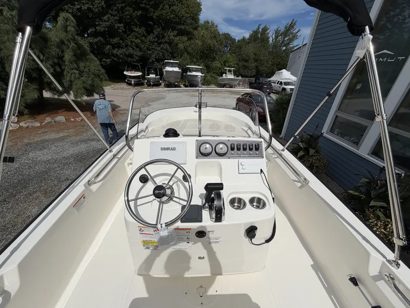 Slide: The Image of Boston Whaler 190 Montauk 2027 - 8