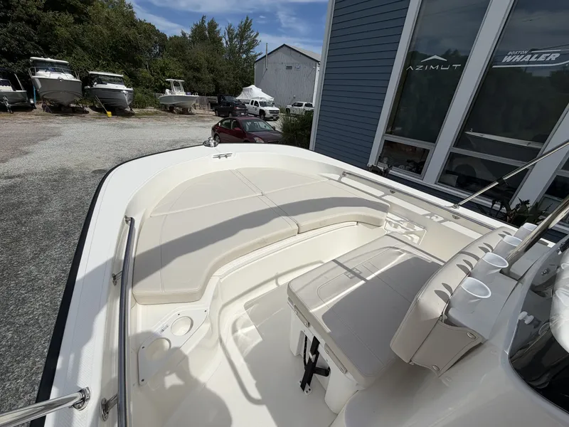 Slide: The Image of Boston Whaler 190 Montauk 2027 - 10