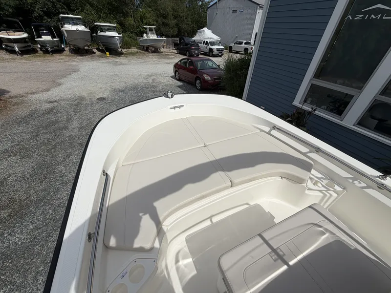 Slide: The Image of Boston Whaler 190 Montauk 2027 - 11