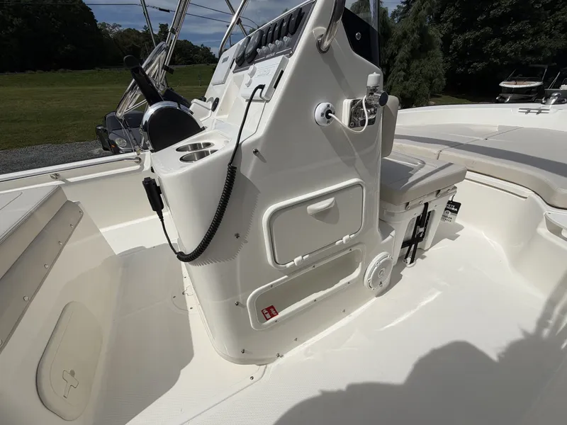 Slide: The Image of Boston Whaler 190 Montauk 2027 - 16