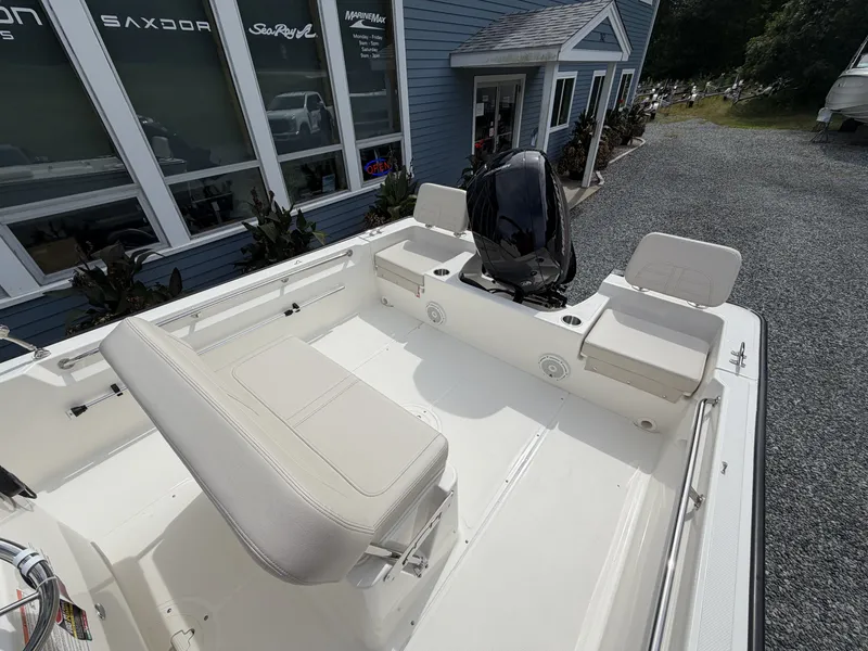 Slide: The Image of Boston Whaler 190 Montauk 2027 - 6