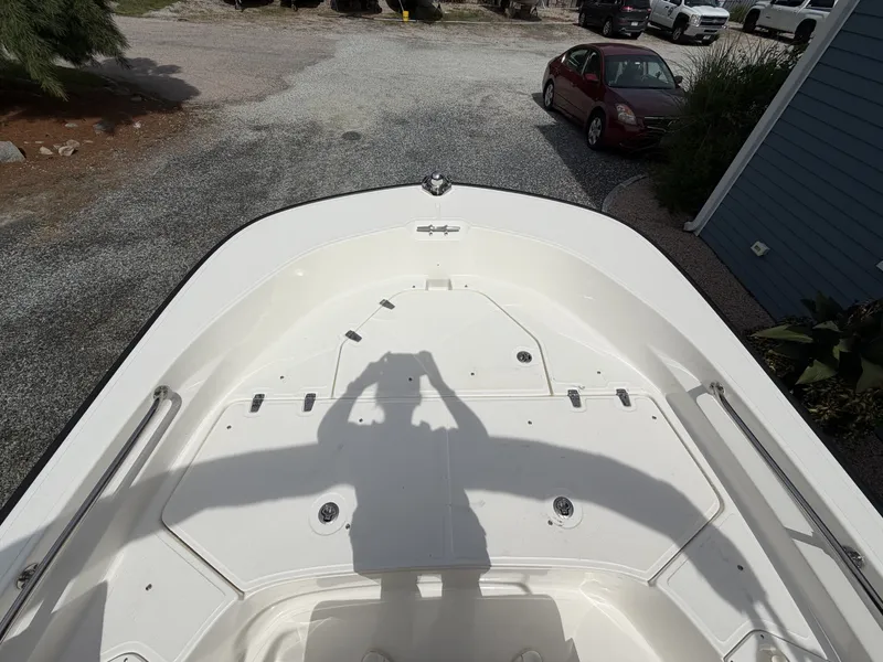 Slide: The Image of Boston Whaler 190 Montauk 2027 - 14