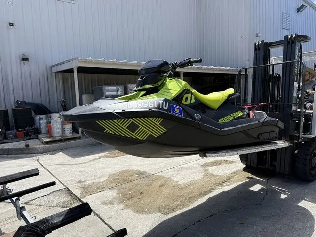 Slide: The Image of Sea-Doo Spark Trixx 2-Up Rotax 900 H.O. ACE Ibr And Au 2023 - 3