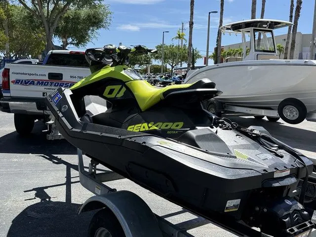 Slide: The Image of Sea-Doo Spark Trixx 2-Up Rotax 900 H.O. ACE Ibr And Au 2023 - 5