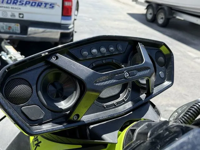 Slide: The Image of Sea-Doo Spark Trixx 2-Up Rotax 900 H.O. ACE Ibr And Au 2023 - 9