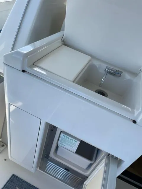 Slide: The Image of Carver Yachts 356 Aft Cabin Motor Yacht 1999 - 21
